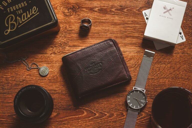 How to Pair Leather Accessories with Any Outfit Effortlessly